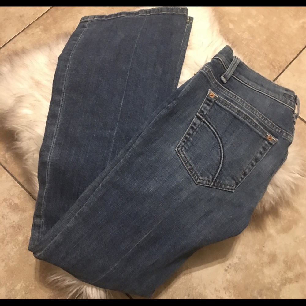 Joe jeans give the booty a good/perfect fit.